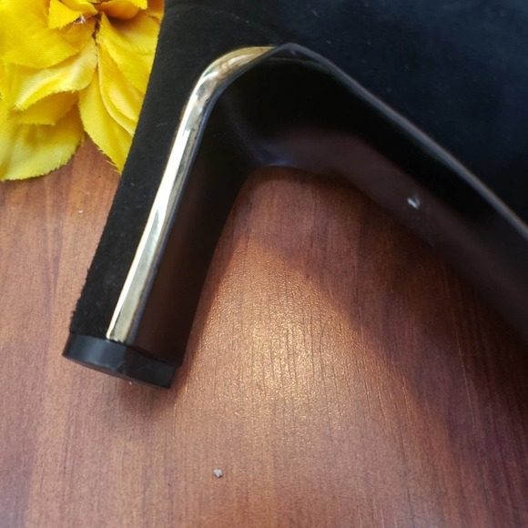 St. John Black Suede Pointed Toe Gold Trim Heels 8 - Picture 9 of 10